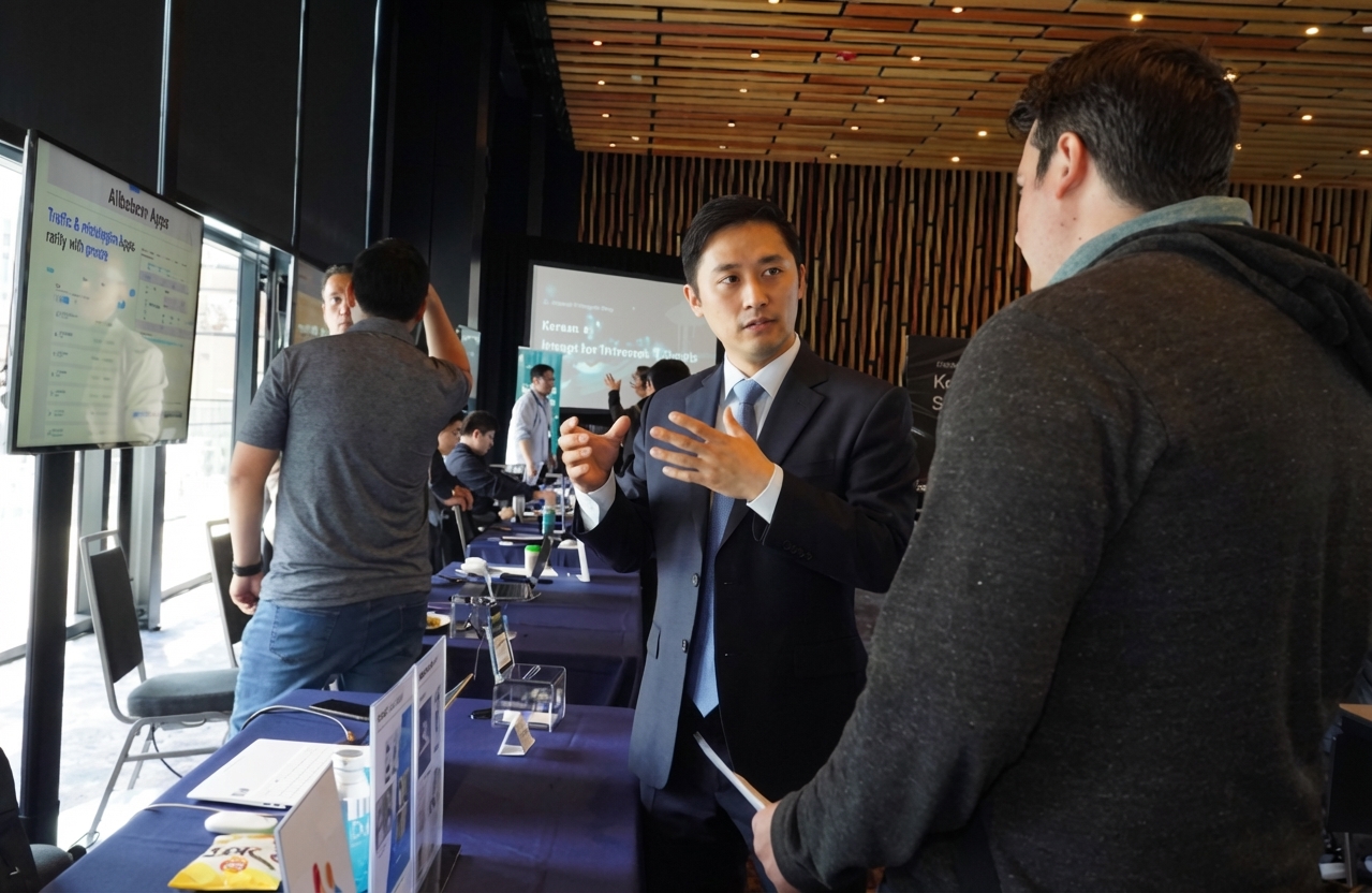 비즈니스 네트워킹 및 기술 행사 현장